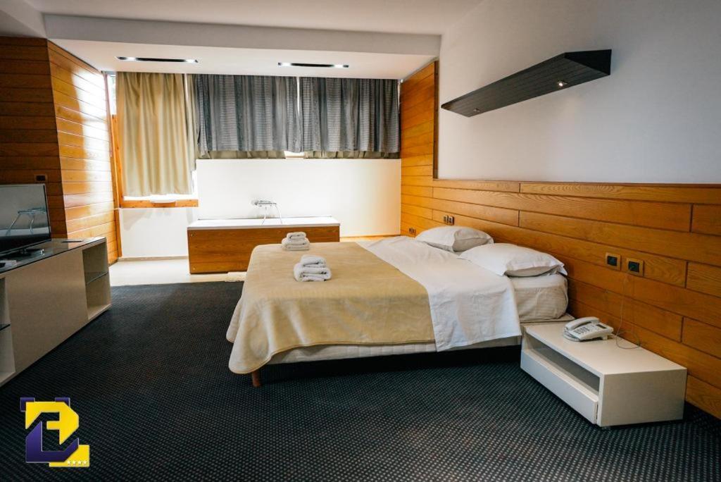 Hotel Bermon 티라나 외부 사진