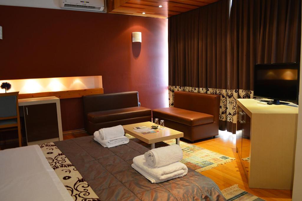 Hotel Bermon 티라나 외부 사진