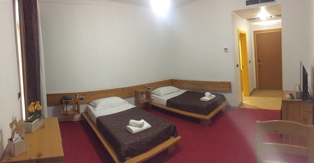 Hotel Bermon 티라나 외부 사진