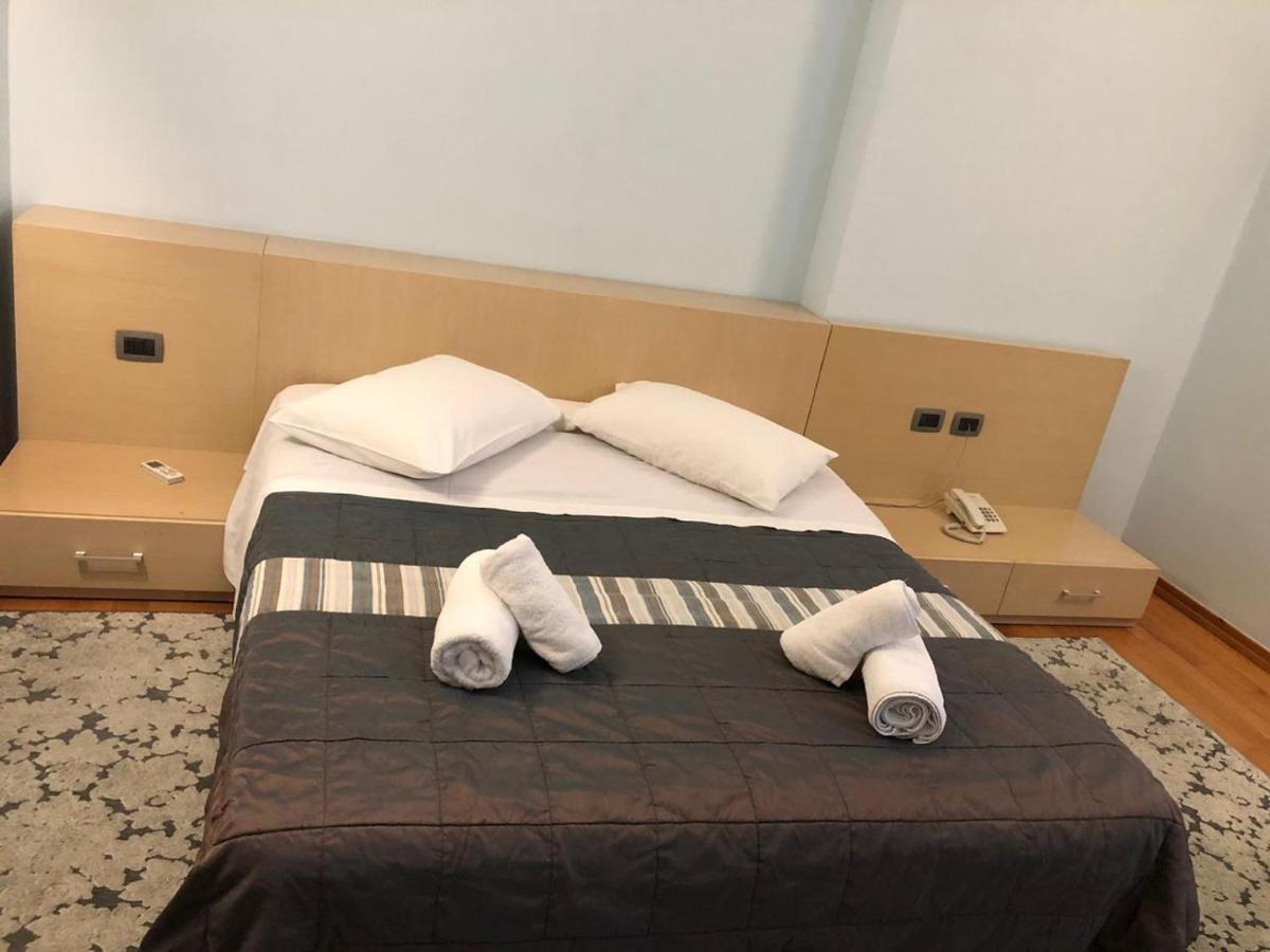 Hotel Bermon 티라나 외부 사진